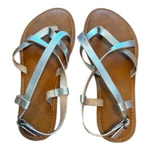 NWOB Amazon Essentials Silver Metallic Sandals with Tan Sole